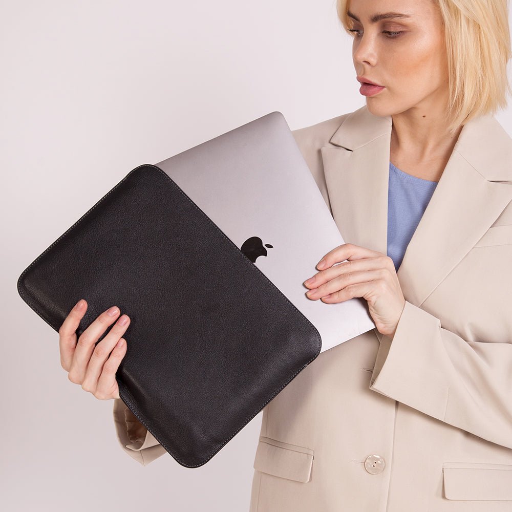 Pouch for Macbook 14'' Natural Black Leather | Marcel Robert - 1