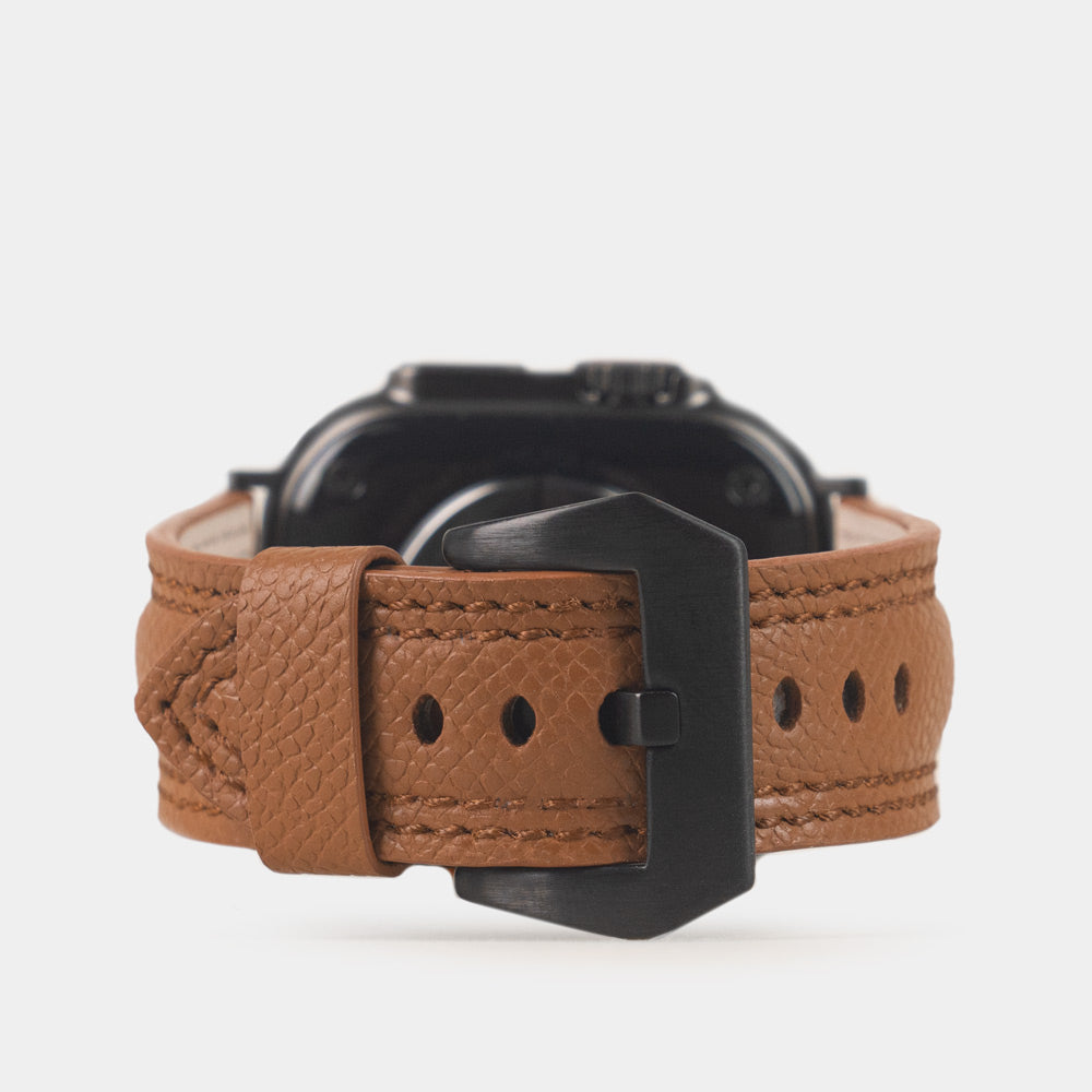 Apple Watch Ultra bandje heren 49 mm goud Epsom leer met zwarte gespen — achteraanzicht op de zwarte kast, zwarte pingesp en verstelgaatjes