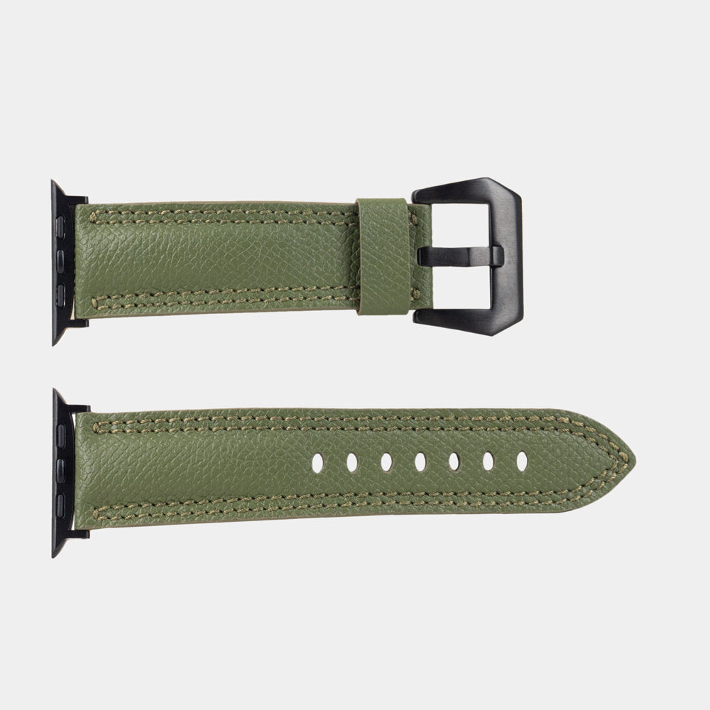 Apple Watch Ultra bandje heren 49 mm kakigroen Epsom leer — plat gelegd, beide banddelen met hun zwarte bevestigingen en zwarte gesp