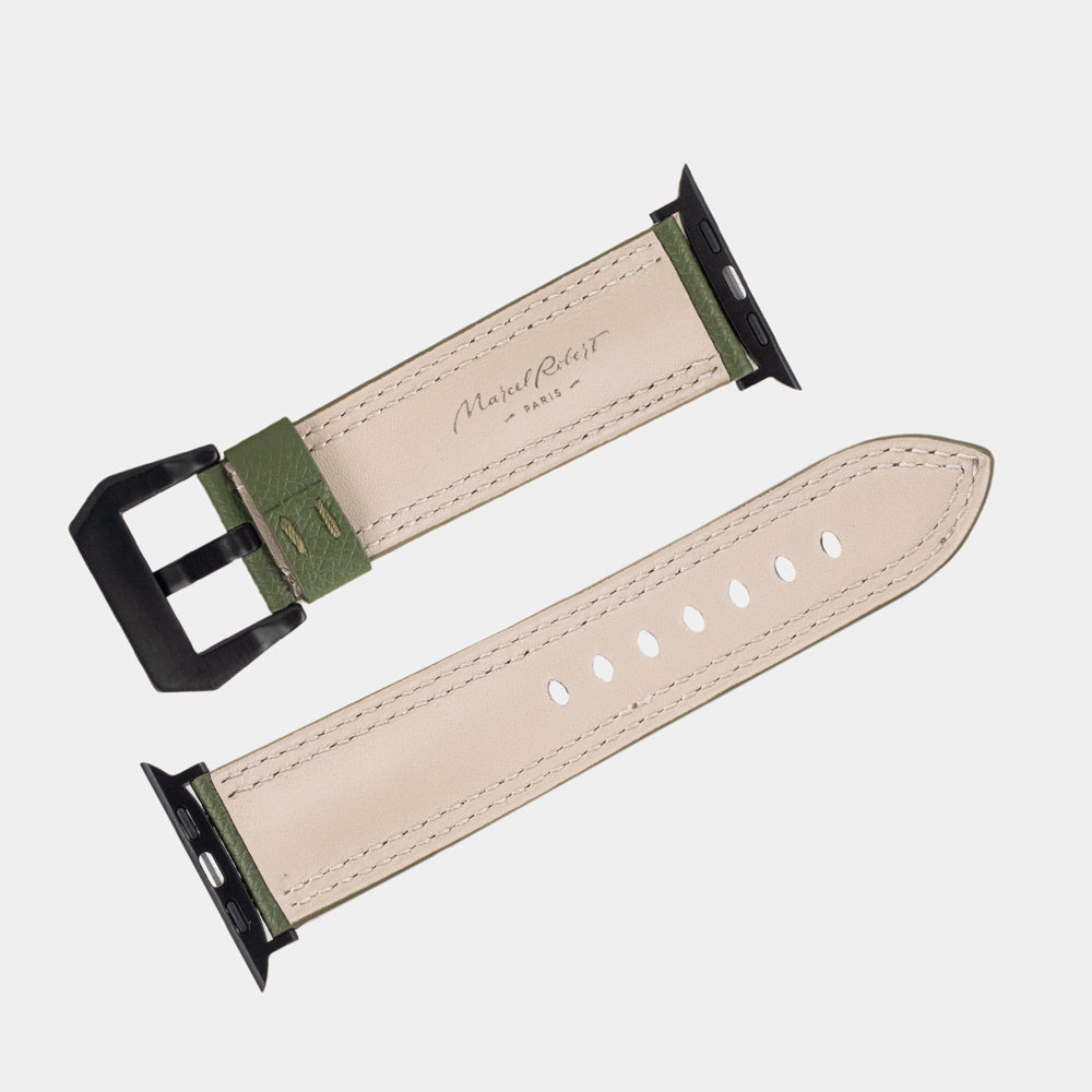 Apple Watch Ultra bandje heren 49 mm kakigroen Epsom leer — plat gelegd, voeringzijde, crèmekleurig Alsavel leer met stempel Marcel Robert Paris