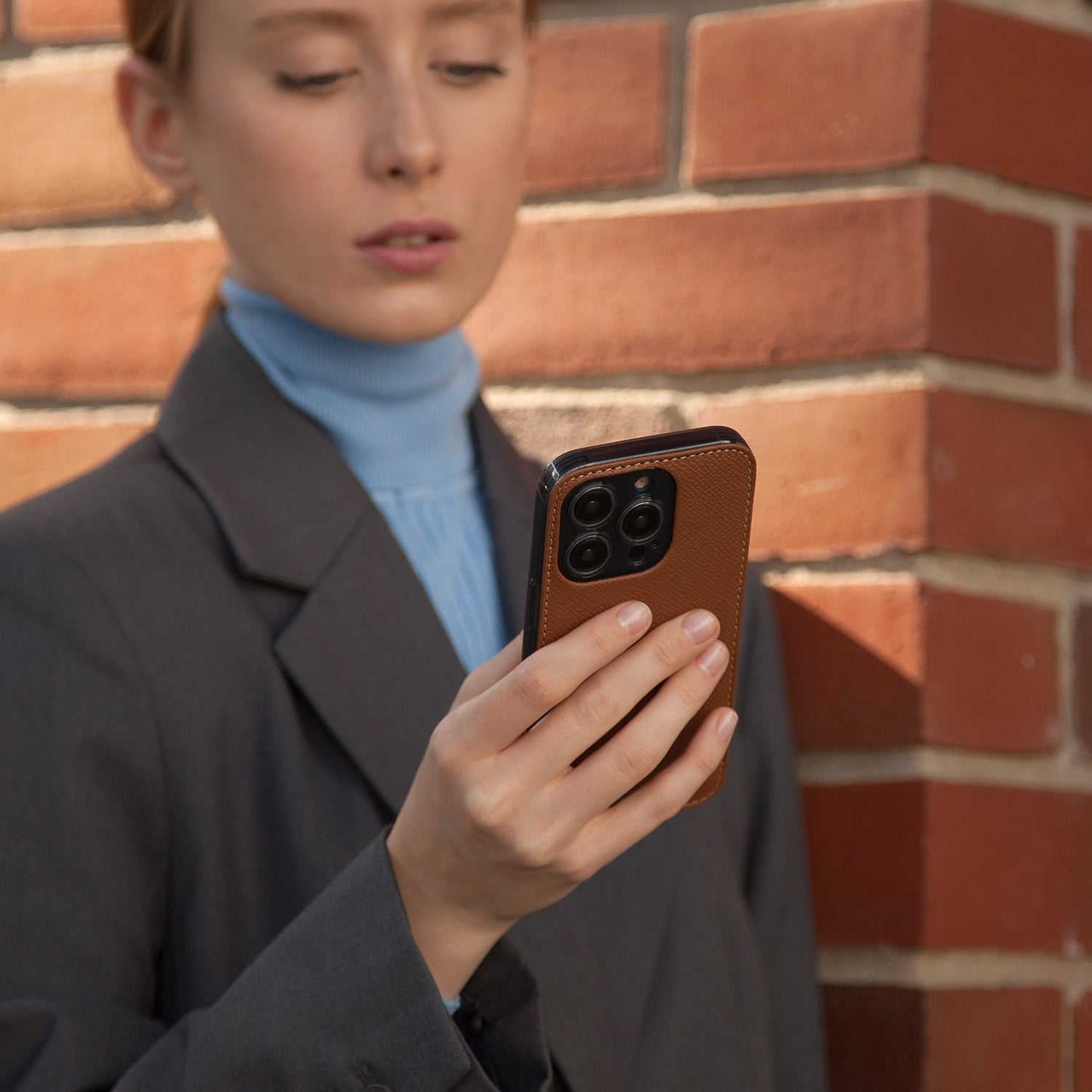 cover case iPhone 15 Pro Max gold Saffiano