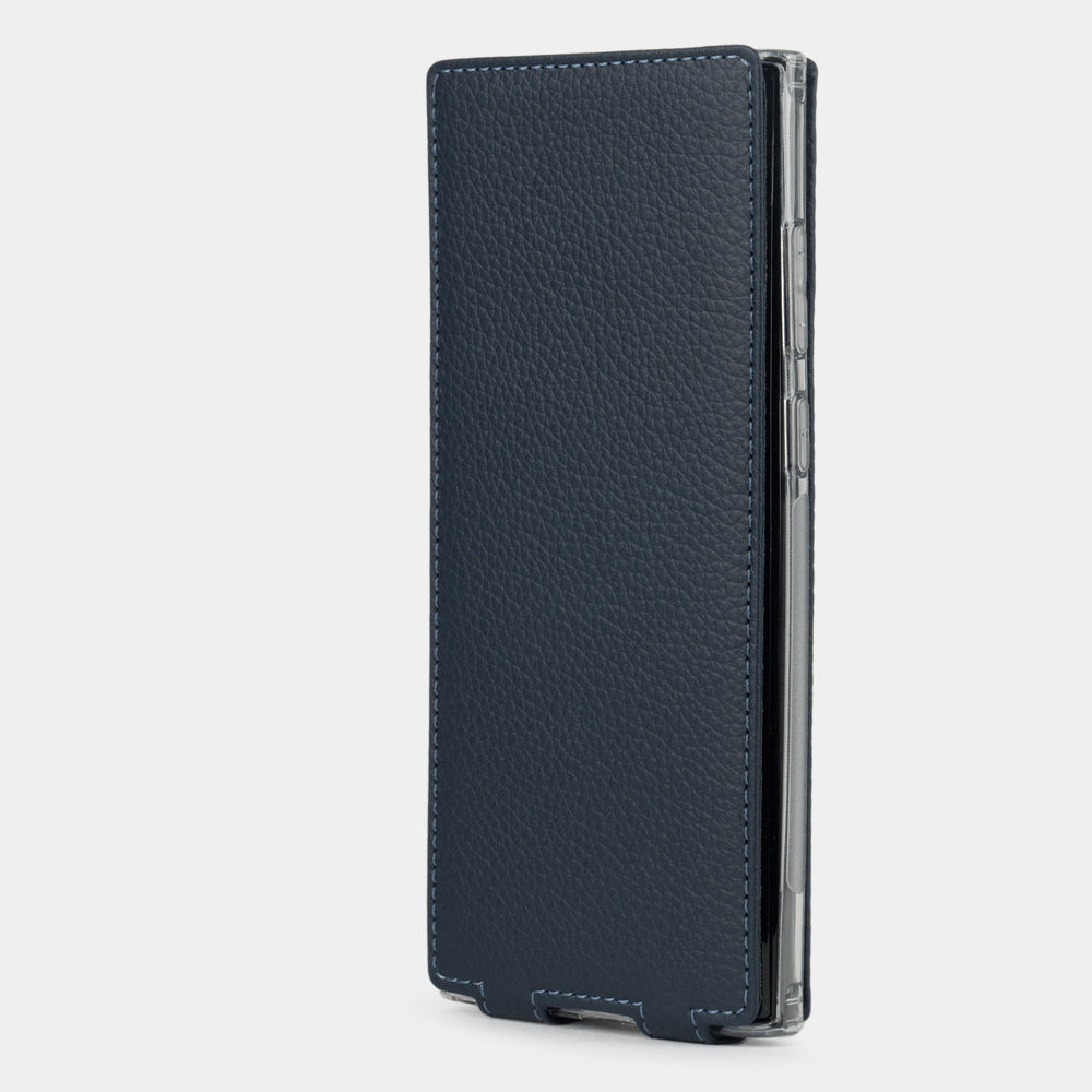 Funda de piel flip Samsung S24 Ultra en piel de becerro azul marino, solapa magnética cerrada plana — vista frontal