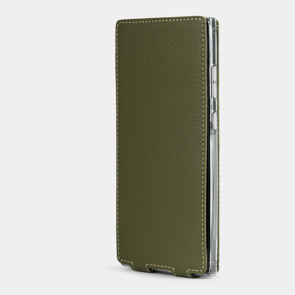 Funda de piel Samsung S23 Ultra verde, solapa flexible plegándose completamente plana contra la parte trasera