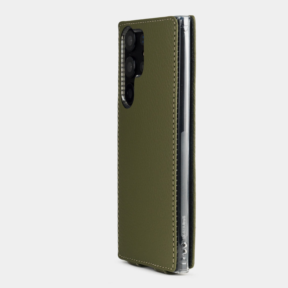 Vista trasera de la funda de piel Samsung S23 Ultra verde, recorte preciso para la cámara con costura de piel cuidada