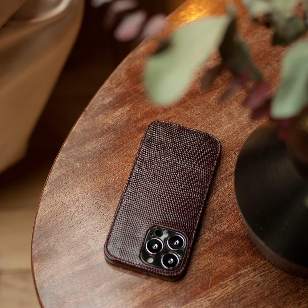 case iPhone 13 pro lizard bordeaux | Marcel Robert