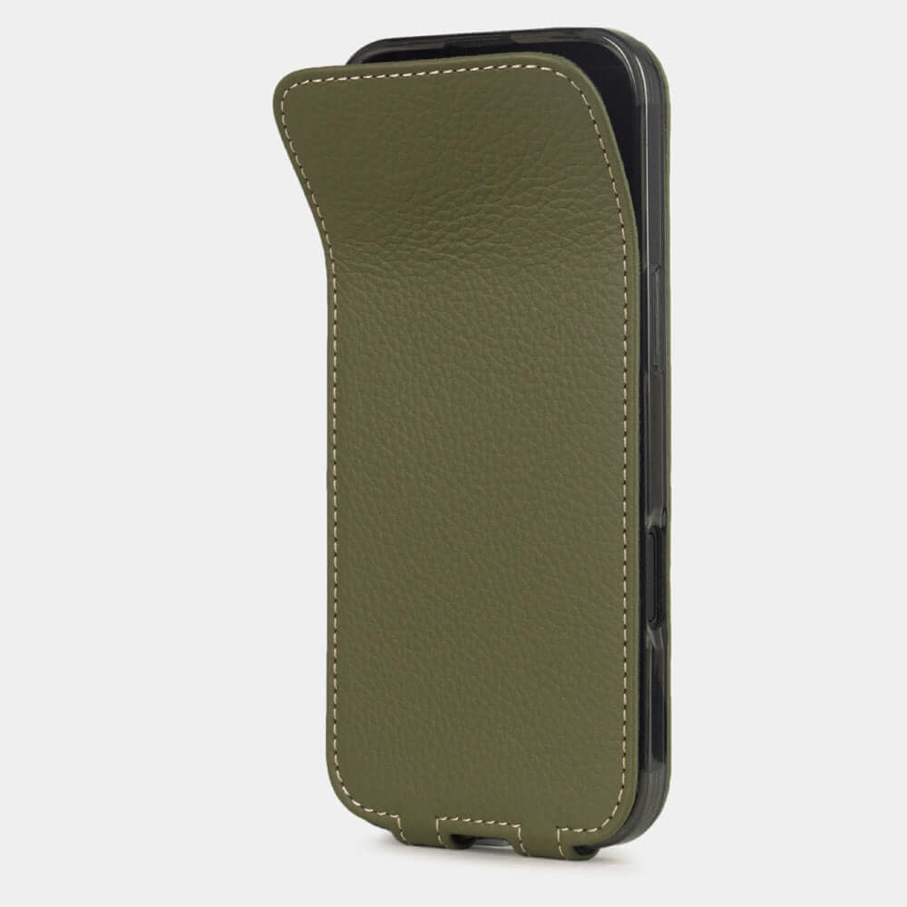 Green Calfskin Case iPhone 17 Air – phone flip case with textured natural scale pattern, flexible front cover folding back to protect the smartphone screen