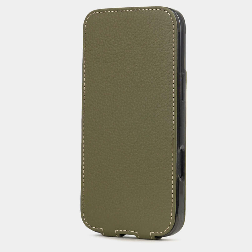 Green Calfskin Case iPhone 17 – upright closed view highlighting the magnetic front cover fully protecting the screen, elegant silhouette