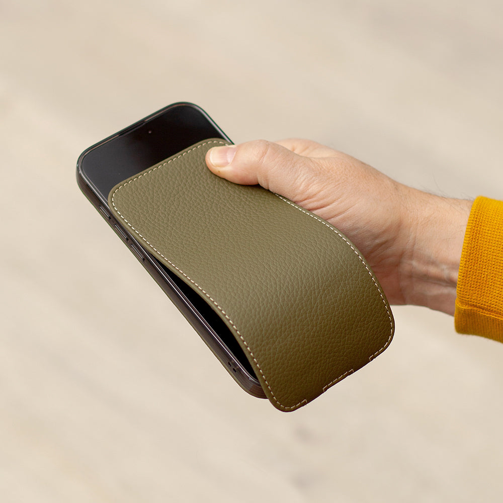 Leder Handyhülle iPhone 17 Pro Max grün