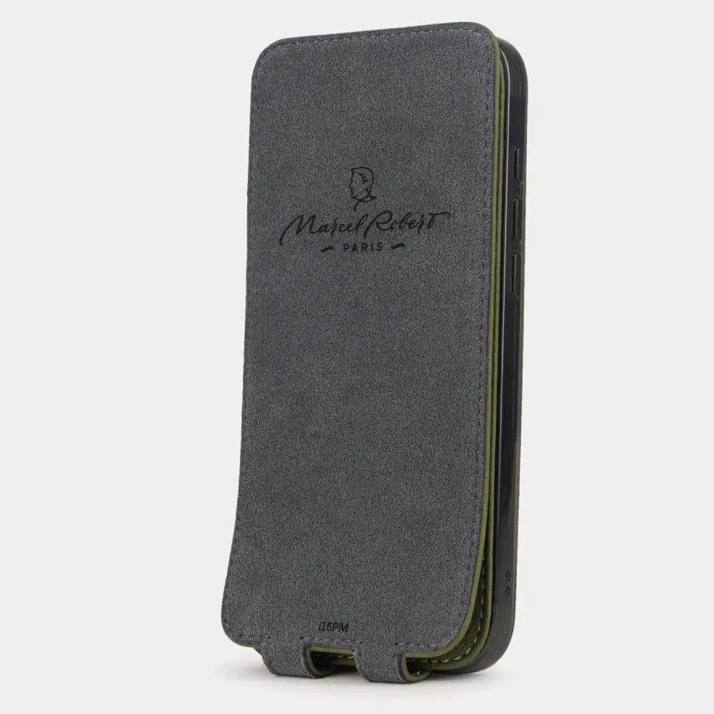green calfskin Case iPhone 17 Pro - interior view showing grey Alcantara lining with magnetic closure, designed to clean and protect the screen