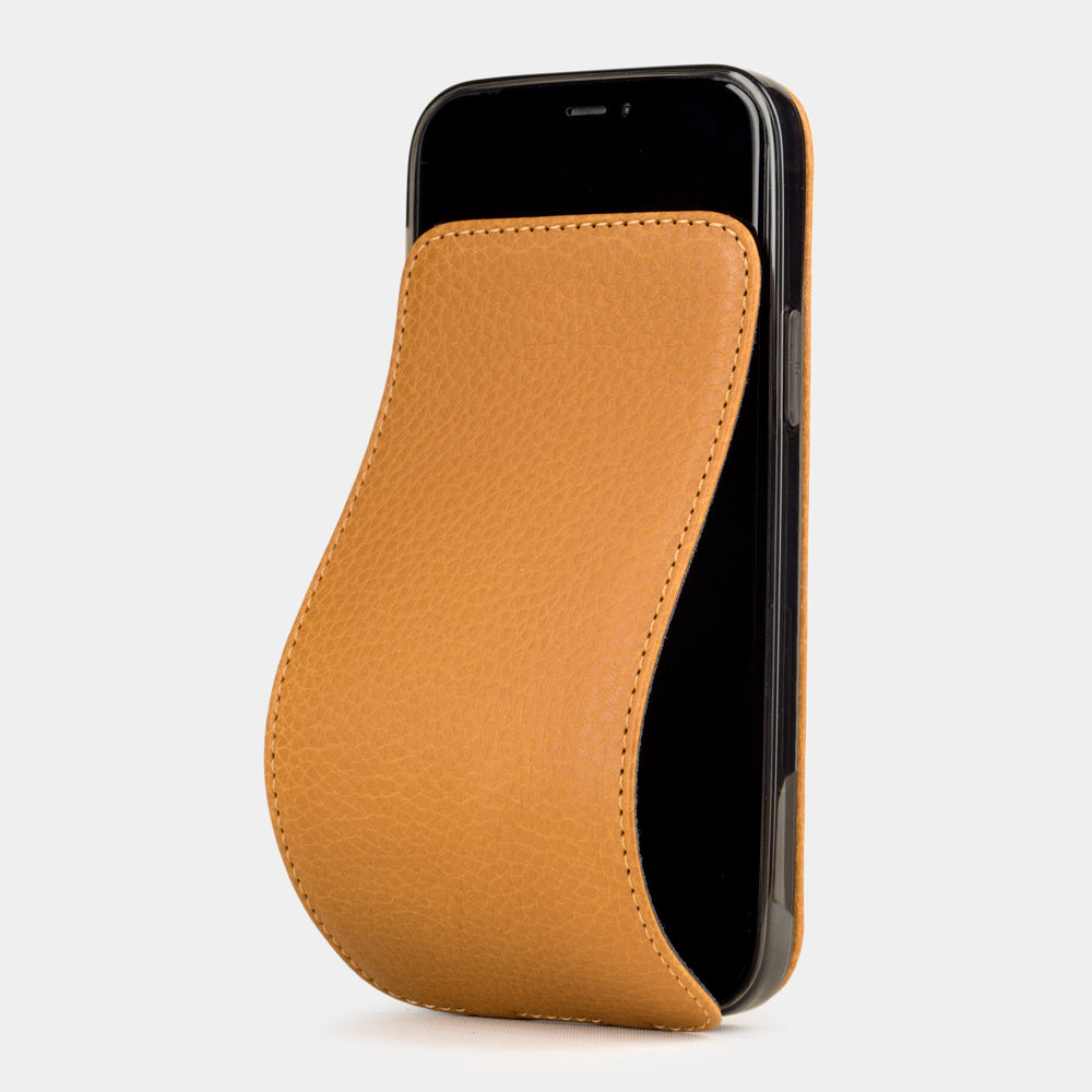 custodia iPhone 12 Pro Max in pelle di vitello ocra — cover a ribalta magnetica fatta a mano Marcel Robert