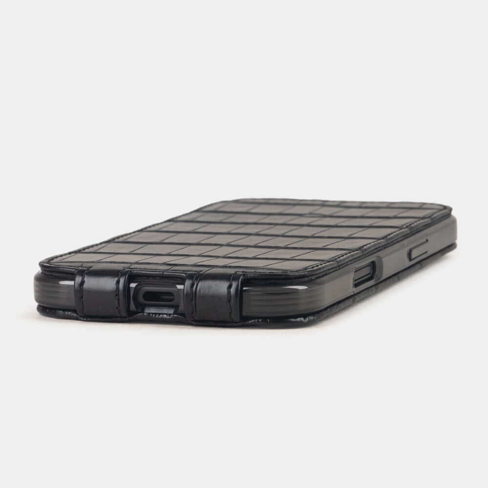 Black Alligator Case iPhone 17 Air - flat side view displaying ultra-thin handcrafted design, USB-C port opening and precise edge finishing