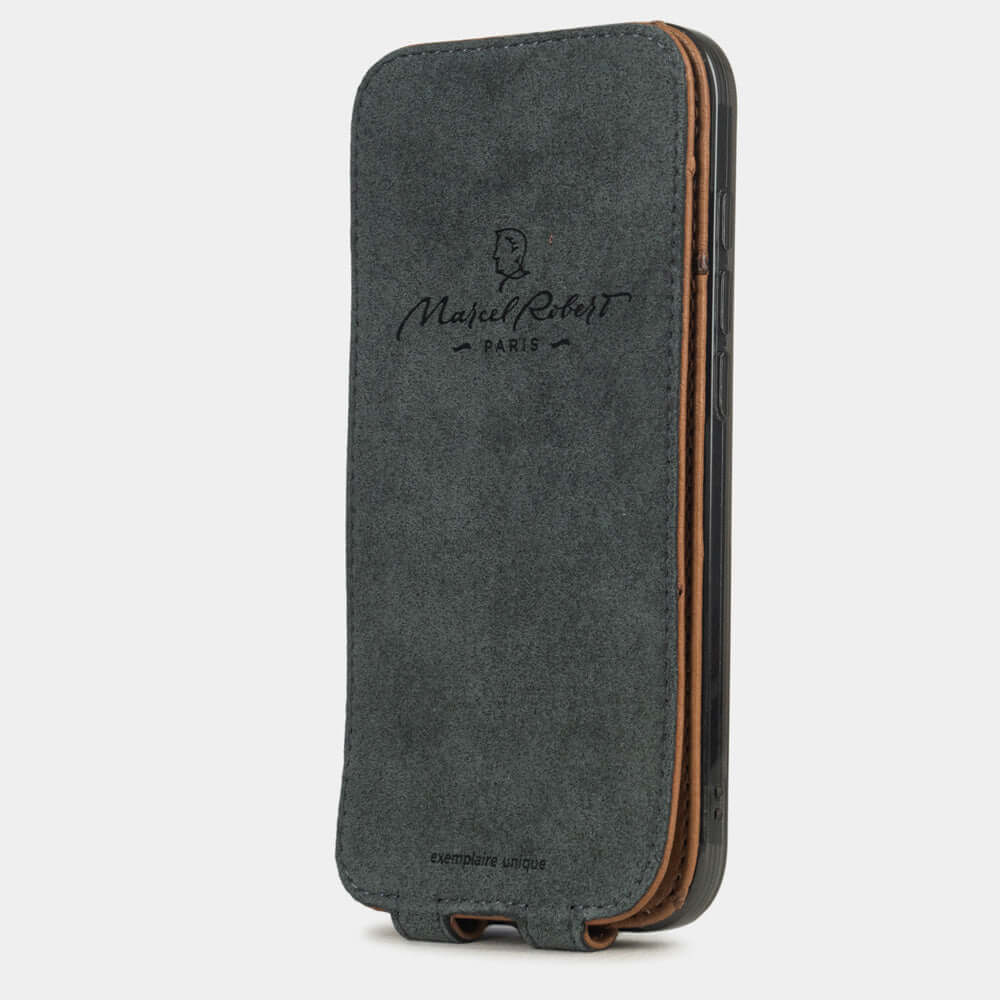 Gold Ostrich Case iPhone 17 Air - interior view showing grey Alcantara lining with magnetic closure, designed to clean and protect the screen