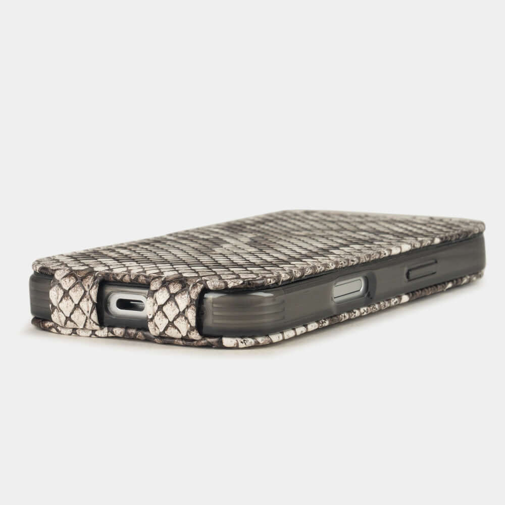 Natural Python Case iPhone 17 Pro Max - flat side view displaying ultra-thin handcrafted design, USB-C port opening and precise edge finishing