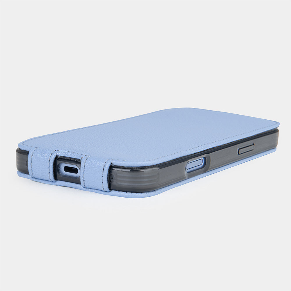 iPhone 18 Pro / Pro Max flip case in blue jeans Sully goat leather – flat side view showing the slim profile, USB-C port opening and hand-finished edges