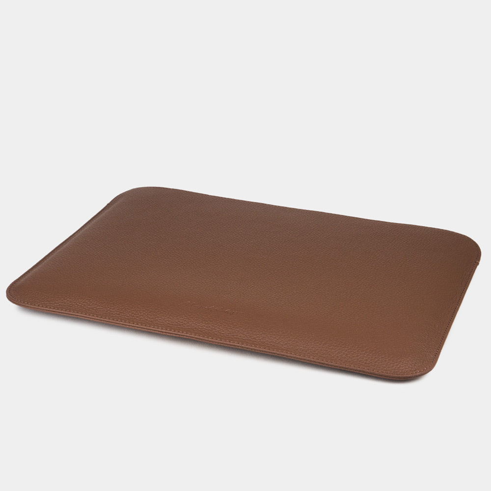 Leren laptophoes 14 inch in bruin, slanke minimalistische MacBook hoes