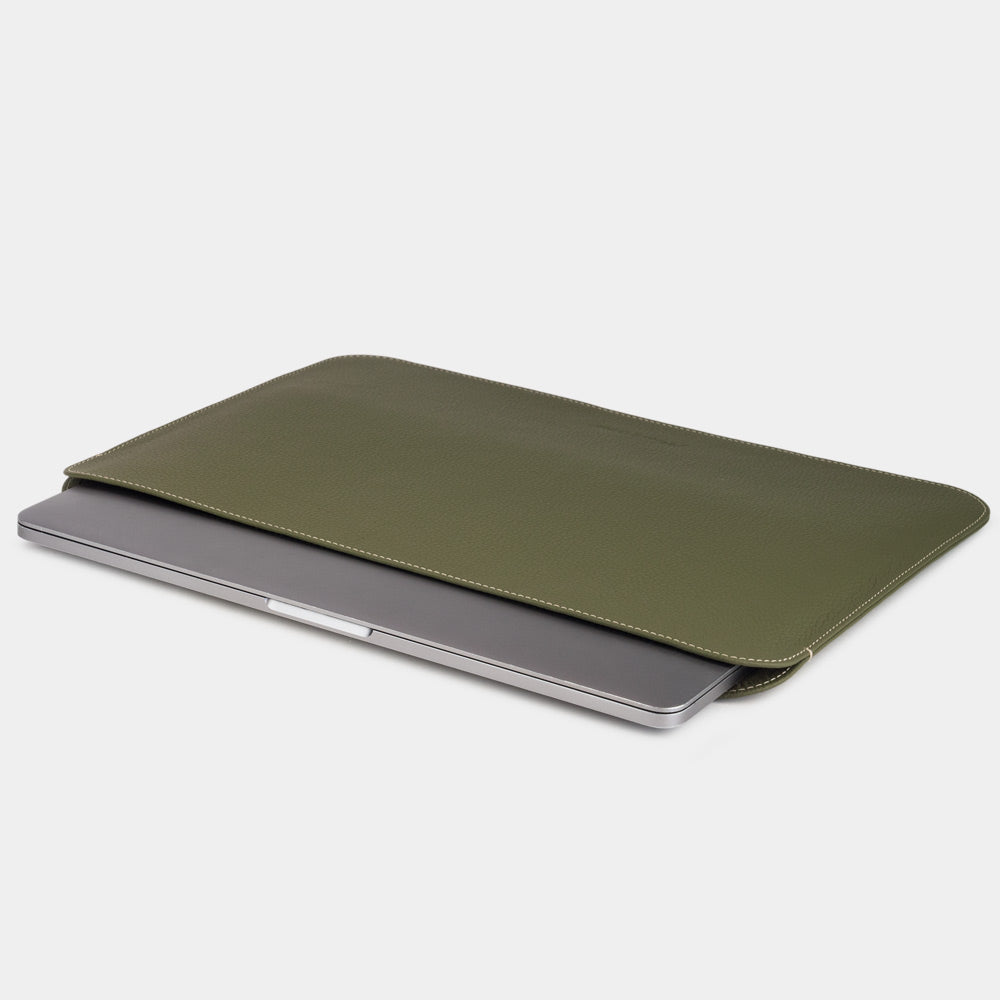 Leren laptophoes 14 inch in groen, slanke minimalistische MacBook hoes