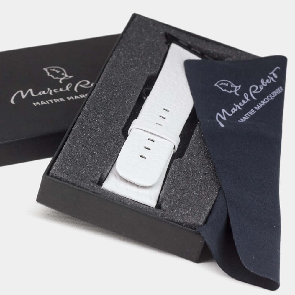 white alligator strap apple watch black adapters and buckle