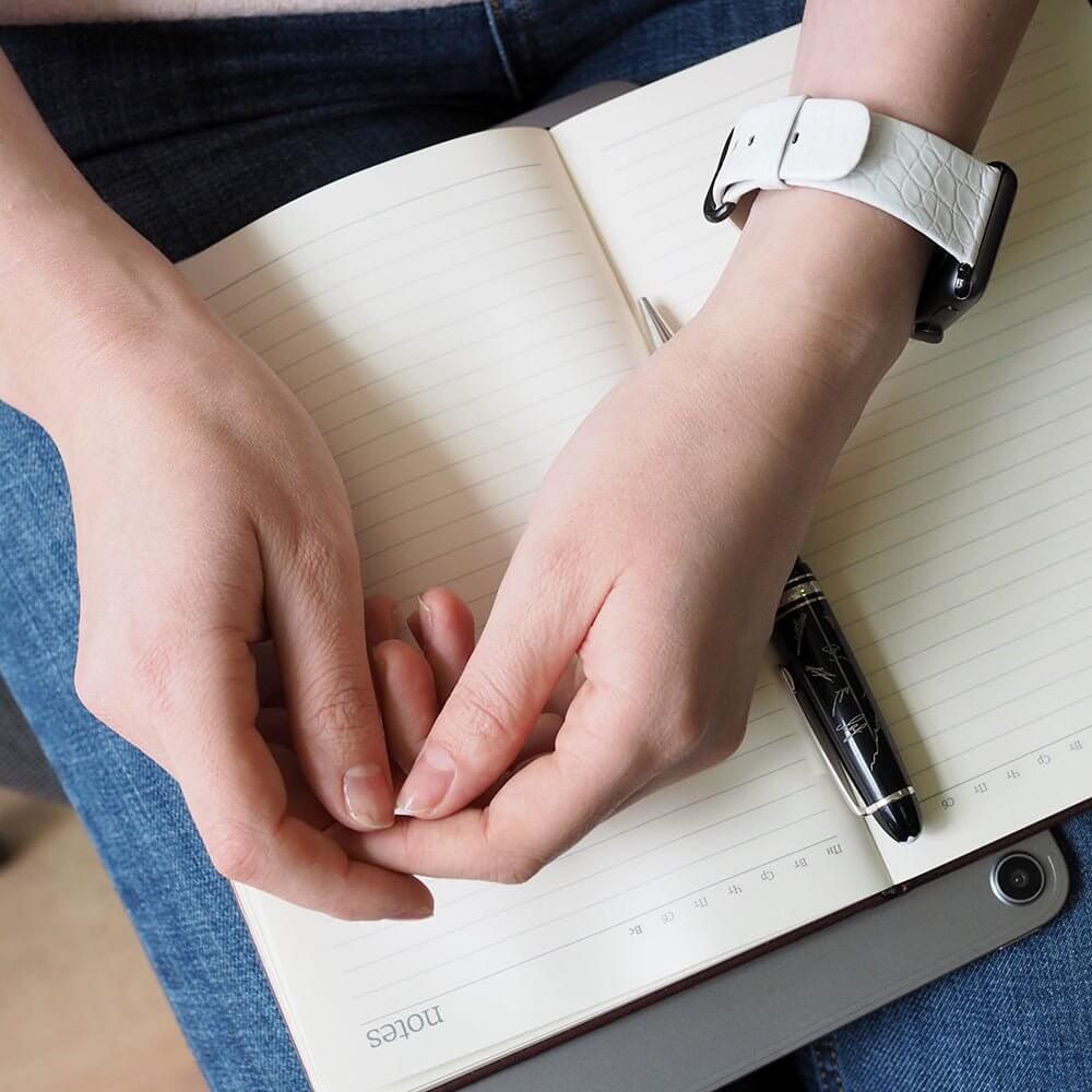 White Alligator Strap Apple Watch 41/42mm | Marcel Robert - 11