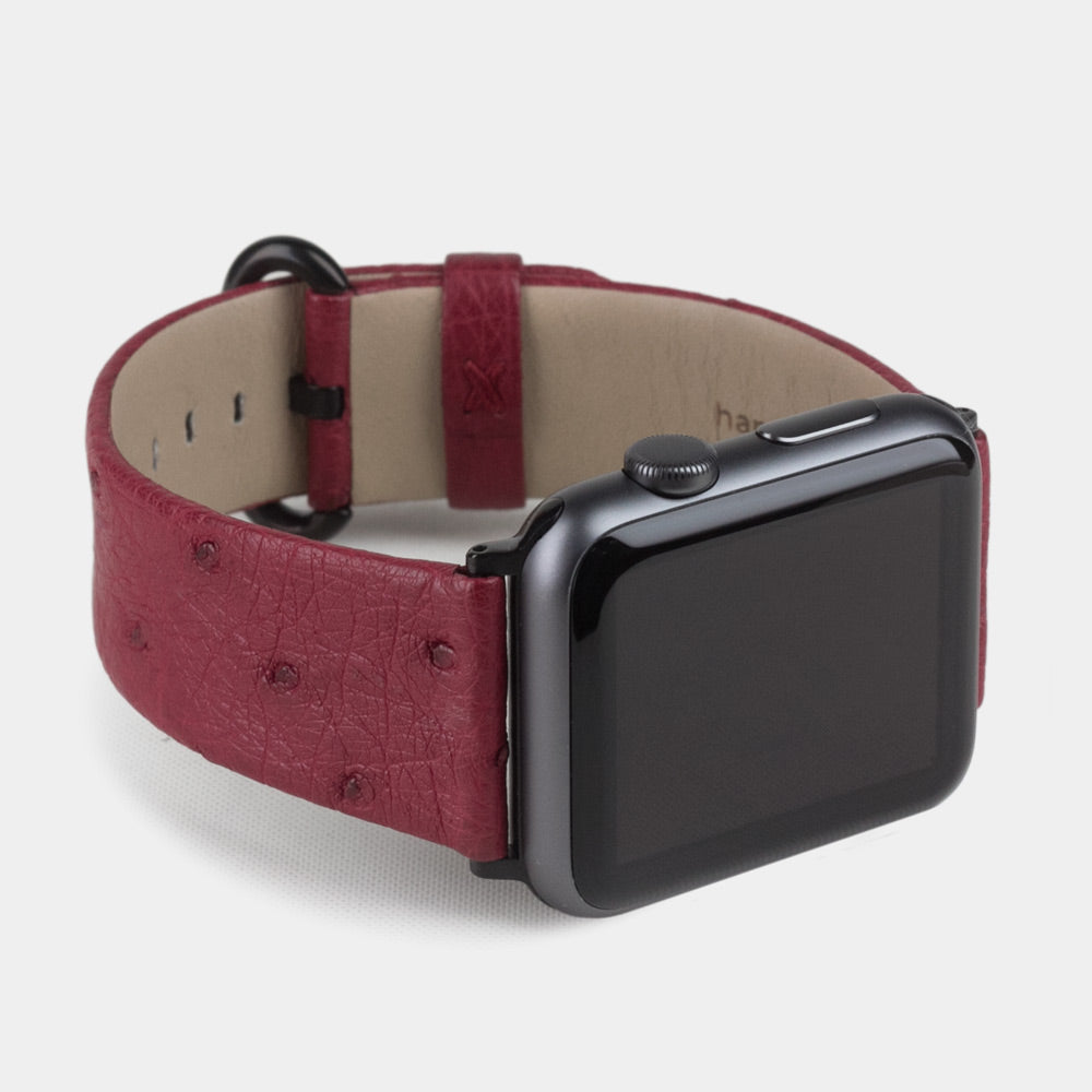 Strap for the Apple Watch 41/42 mm in fuchsia ostrich leather, with black adapters and buckle | close-up on the inner lining leather and the brand stamp