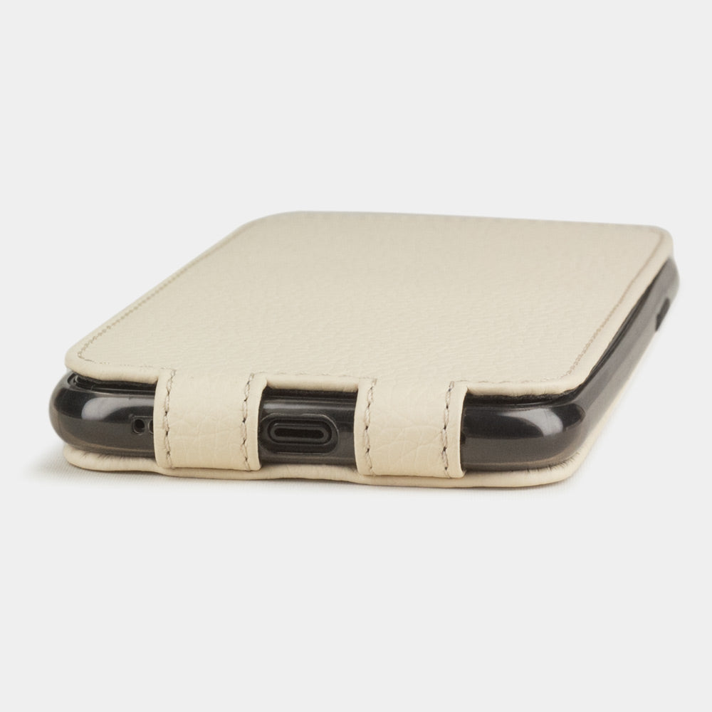 Custodia iPhone 11 Pro Max pelle di vitello crema — cover a ribalta magnetica fatta a mano Marcel Robert