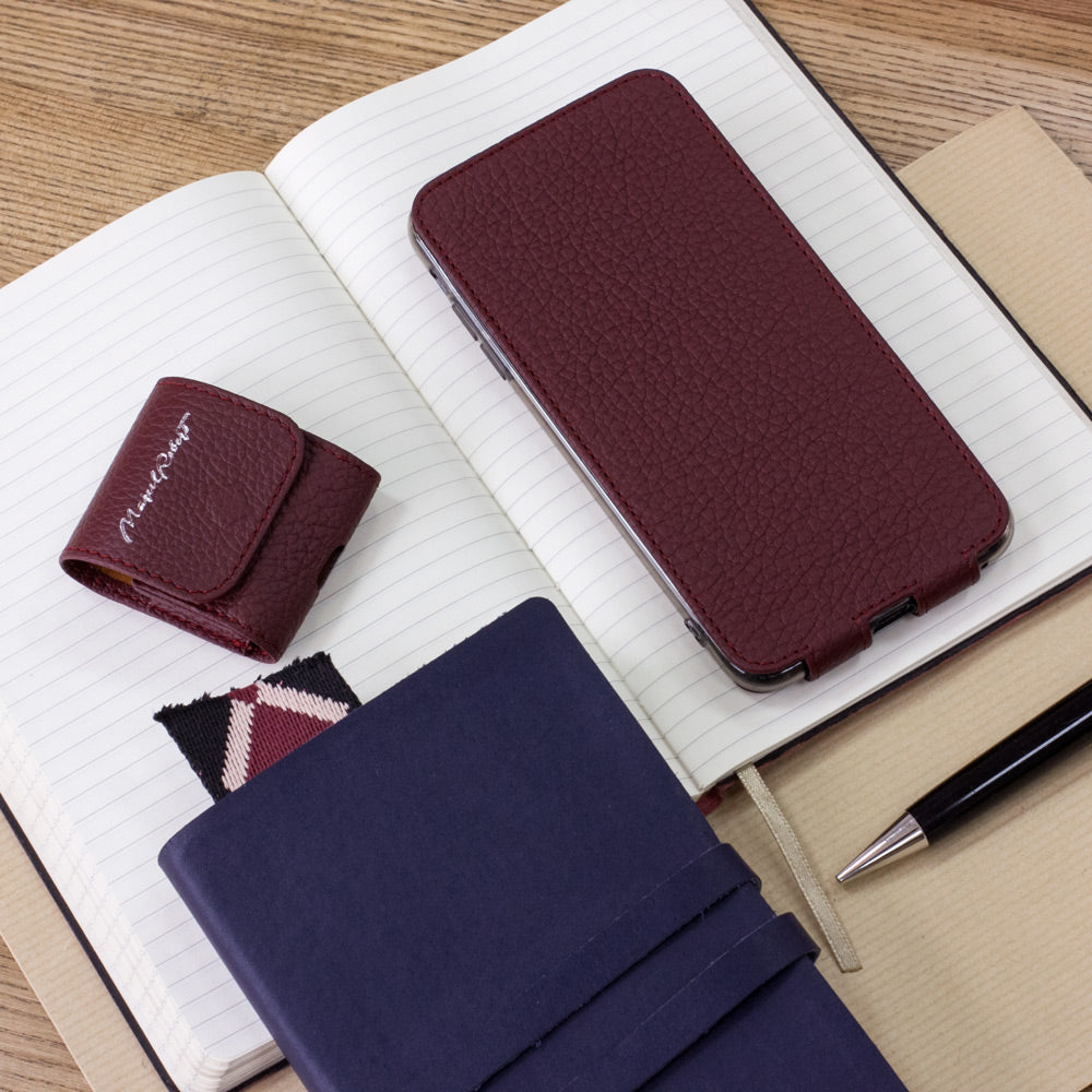 Custodia iPhone 11 Pro Max pelle di vitello bordeaux — cover a ribalta magnetica fatta a mano Marcel Robert