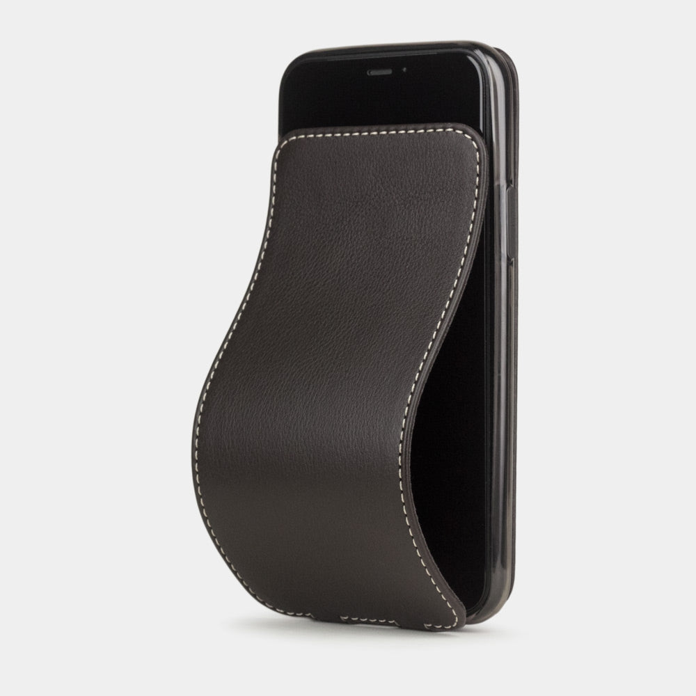 Custodia iPhone 11 Pro Max pelle di vitello marrone — cover a ribalta magnetica fatta a mano Marcel Robert