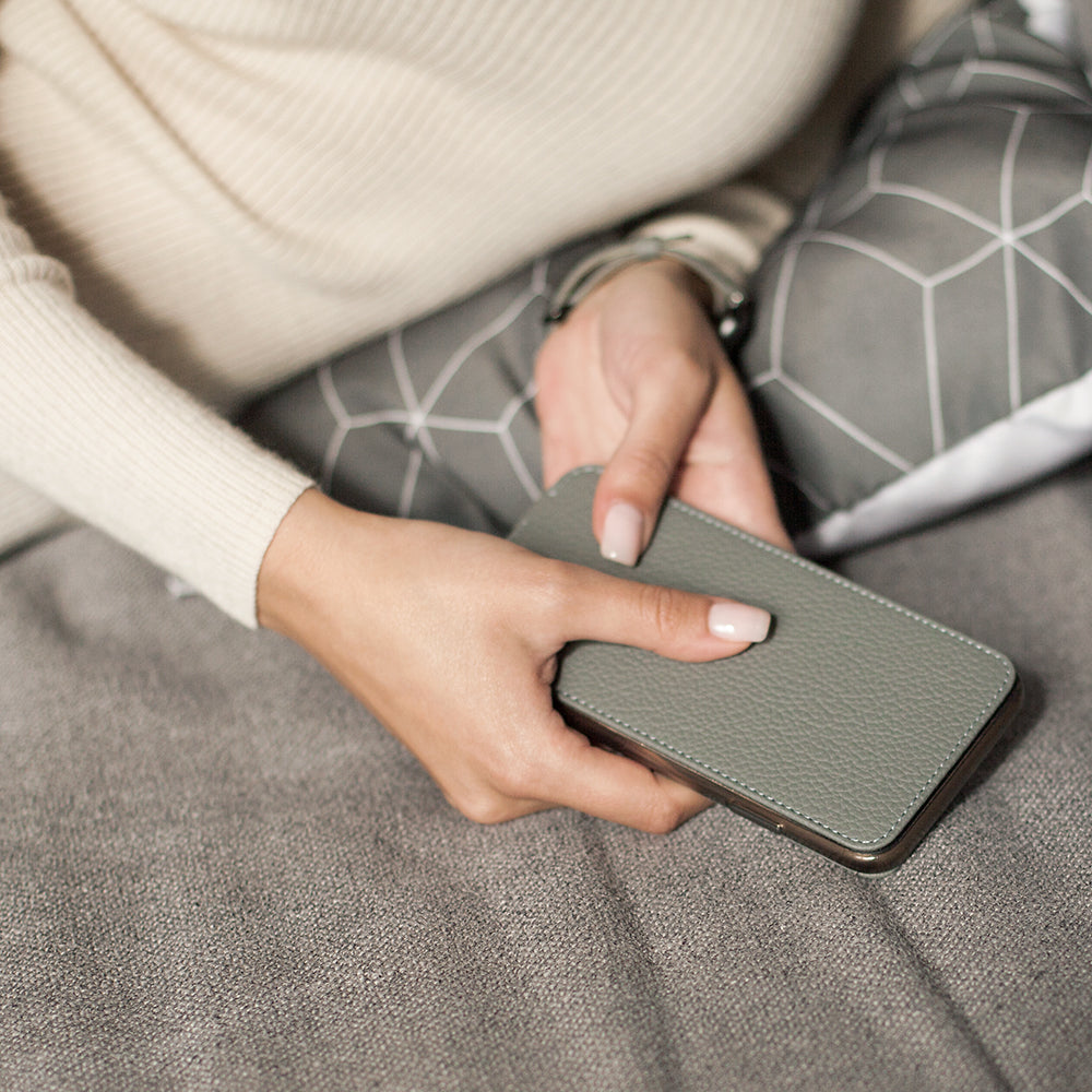 coque iPhone 11 pro gris