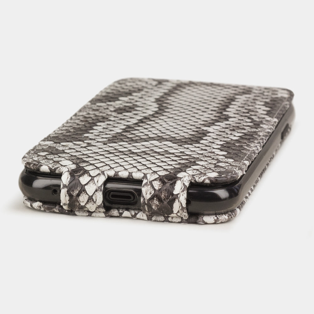 iPhone 11 Pythonleder-Hülle Natur — handgefertigte magnetische Klapphülle Marcel Robert