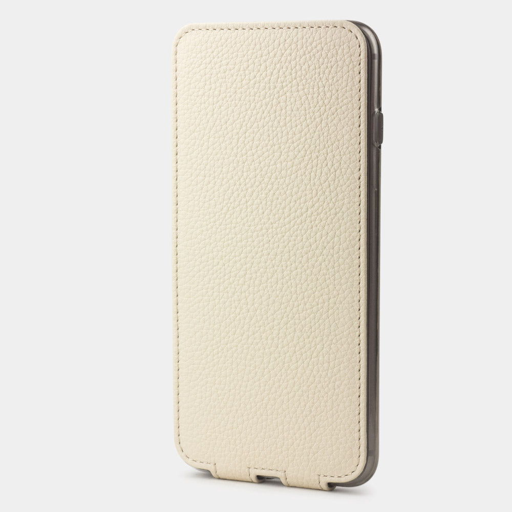 Lederen hoesje Crème voor iPhone SE - verticaal gesloten weergave met de magnetische klep die het scherm volledig beschermt, elegant silhouet