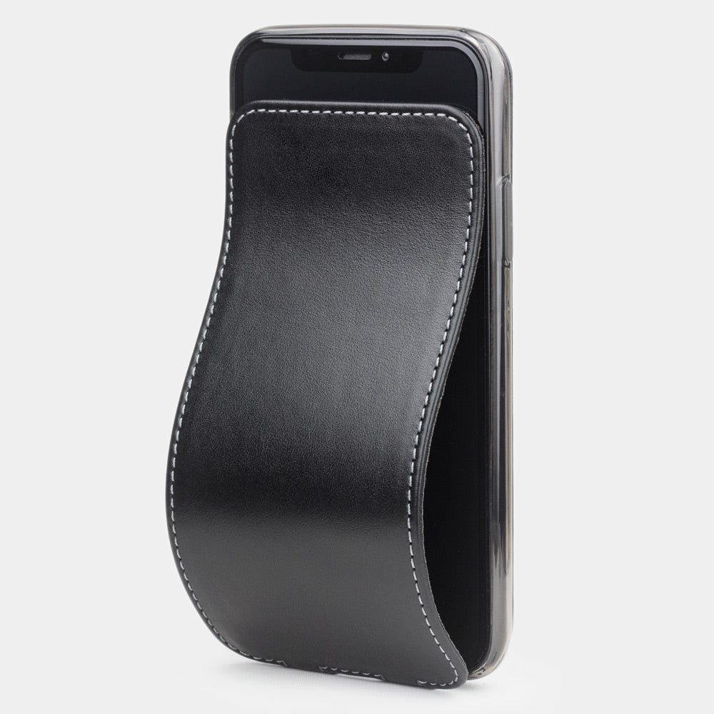 Leren flip-hoesje zwart voor iPhone XS Max - vooraanzicht met de zachte klapsluiting
