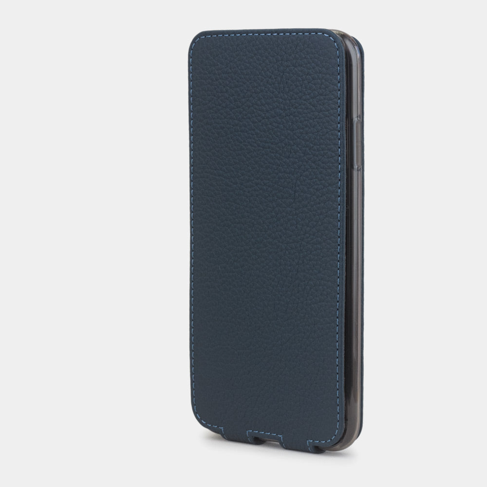 Leren flip-hoesje mat blauw voor iPhone XS Max - vooraanzicht van de gesloten klep