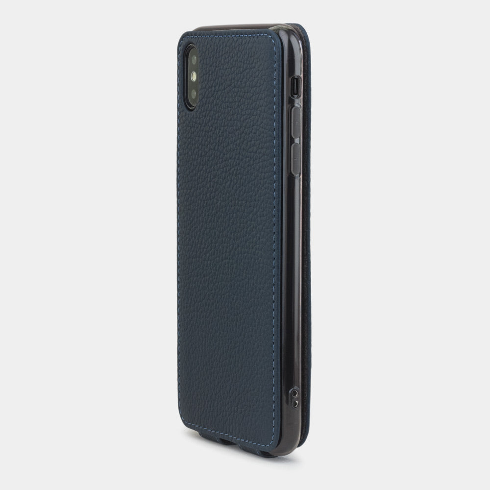 Leren flip-hoesje mat blauw voor iPhone XS Max - close-up van de onderrand met de opening voor de Lightning-poort