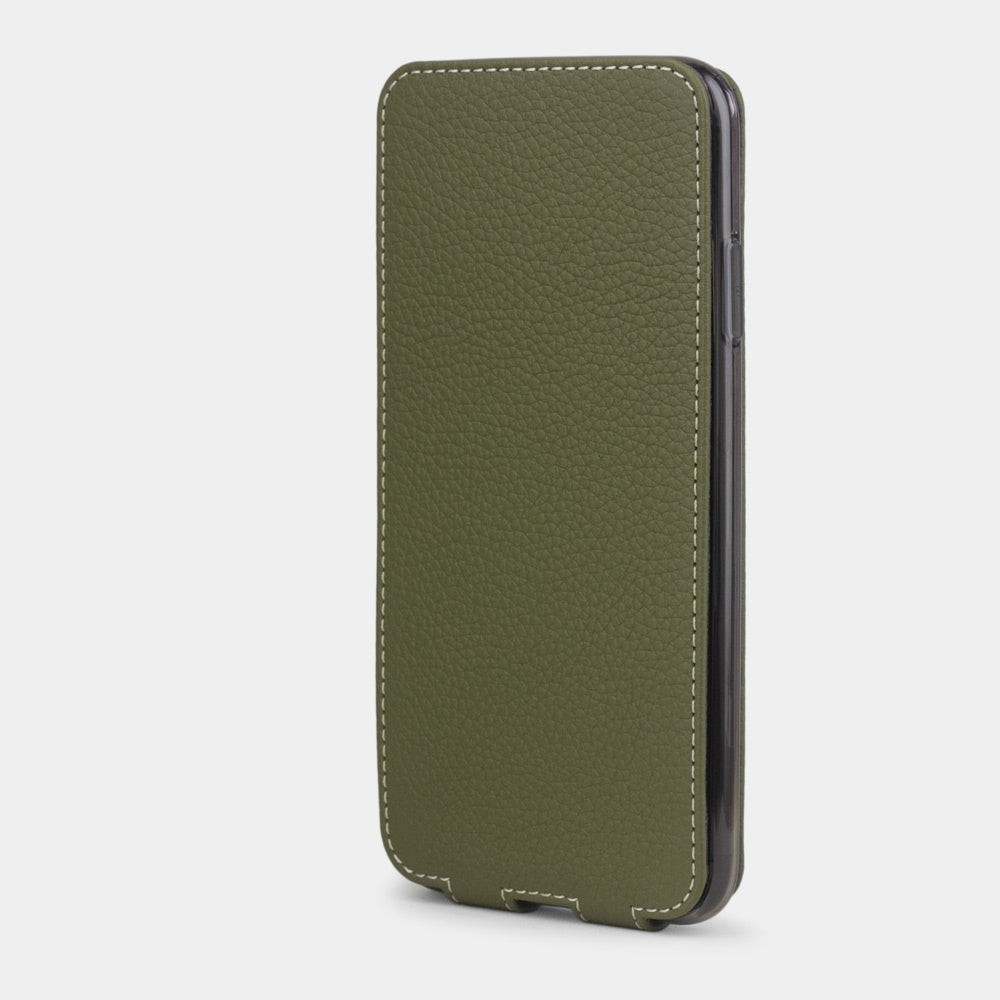 Leren flip-hoesje groen voor iPhone XS Max - vooraanzicht van de gesloten klep