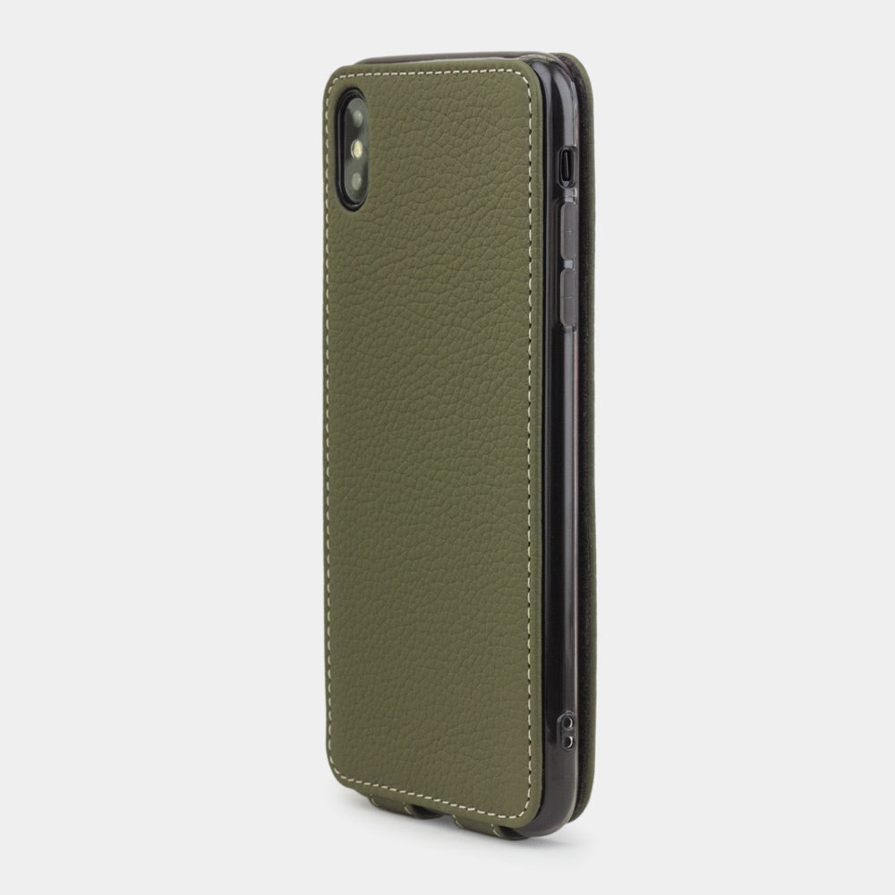Leren flip-hoesje groen voor iPhone XS Max - achteraanzicht met de camera-uitsparing en randstiksel