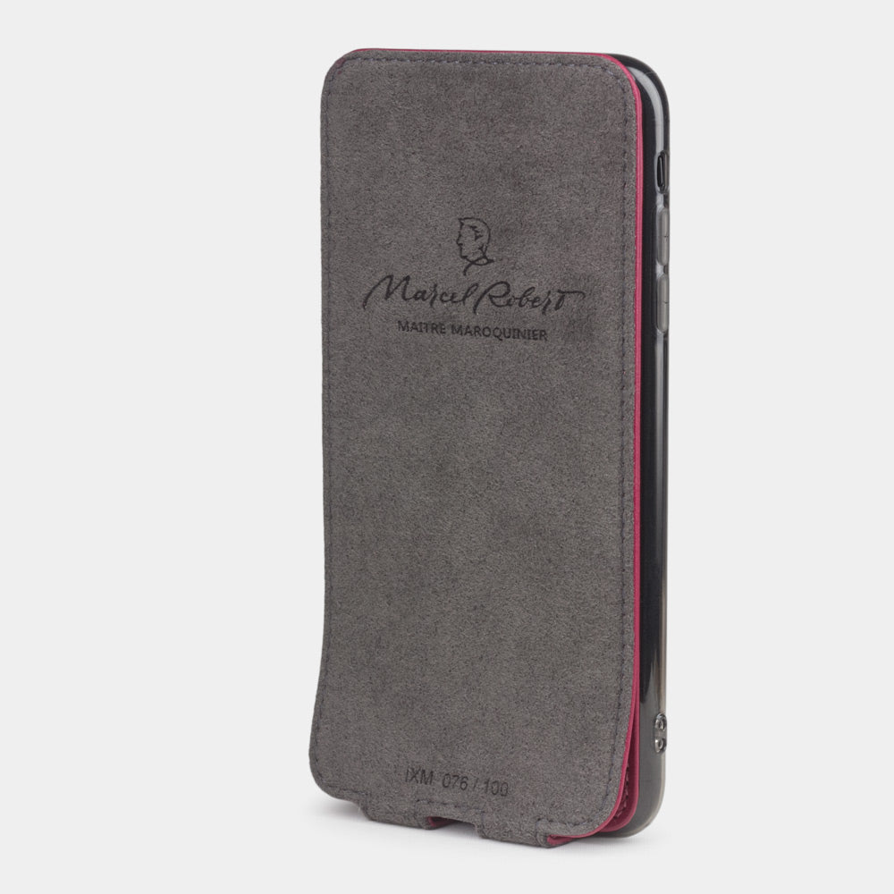 leren hoesje fuchsia voor iPhone XS Max - binnenaanzicht met de Alcantara-voering om het telefoonscherm te reinigen