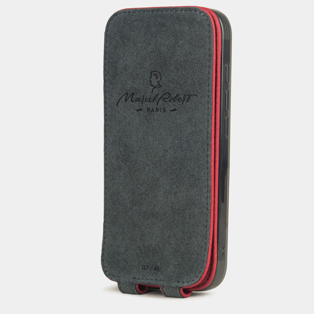 red leather flip case iPhone 17 - interior view showing grey Alcantara lining with magnetic closure, designed to clean and protect the screen
