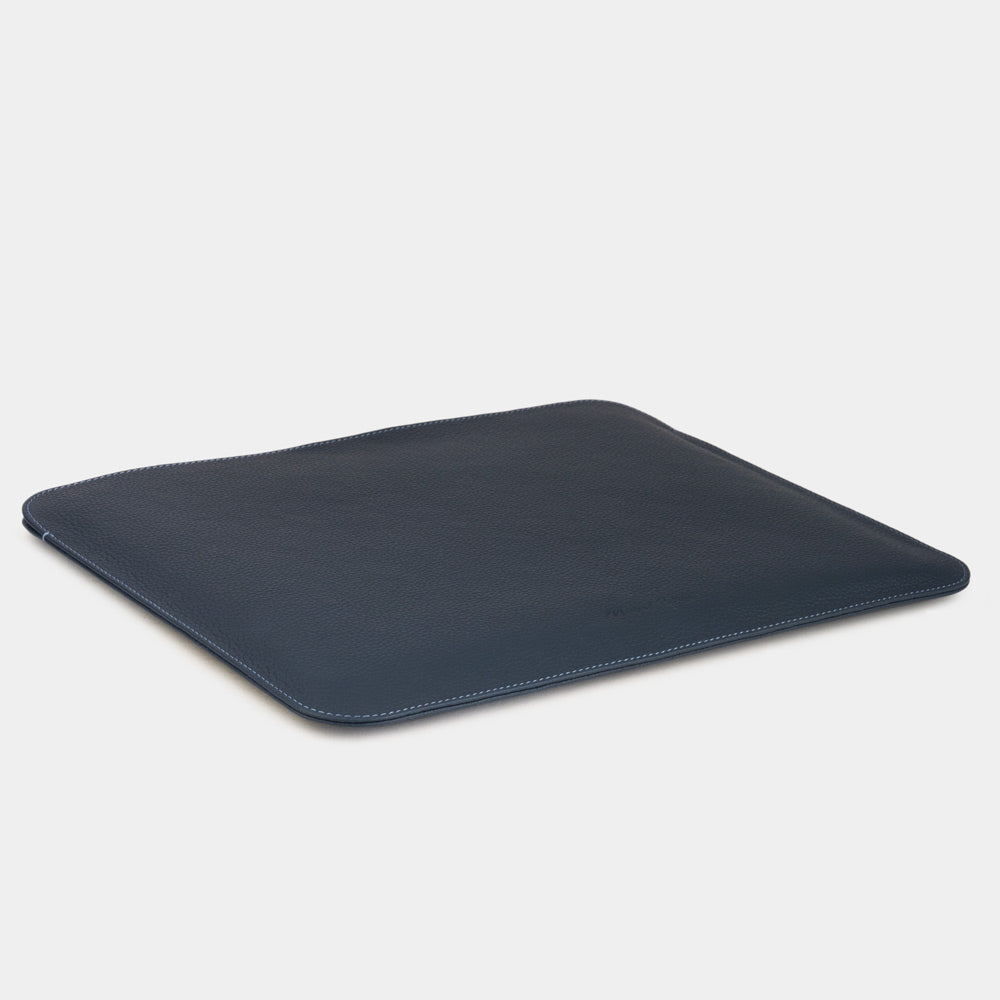Sleeve laptop in pelle per MacBook Air 15 pollici, colore blu – la custodia vuota in piano, mostra quanto resta sottile