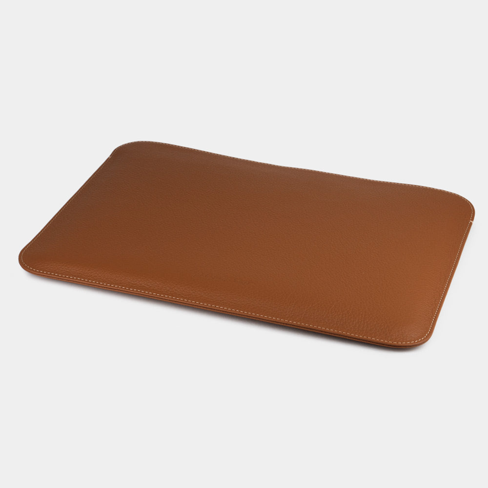Leren laptophoes 14 inch in goud, slanke minimalistische MacBook hoes
