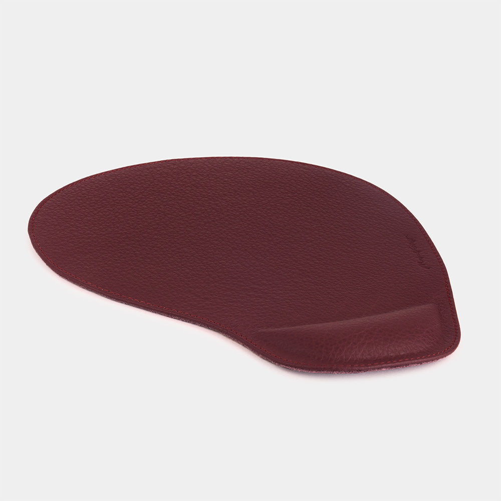 Tappetino mouse in pelle bordeaux, vista laterale del poggiapolsi imbottito e della cucitura