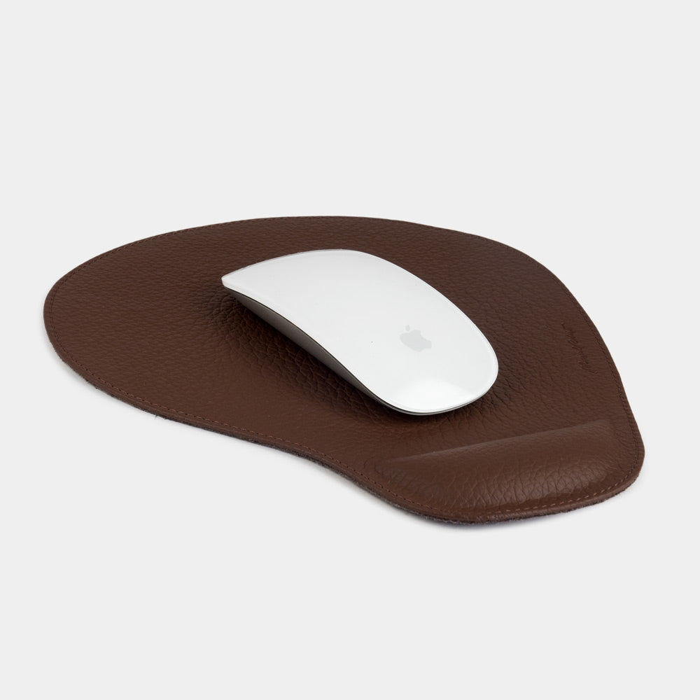 Tappetino mouse in pelle marrone con poggiapolsi, mouse bianco sul vitello a grana