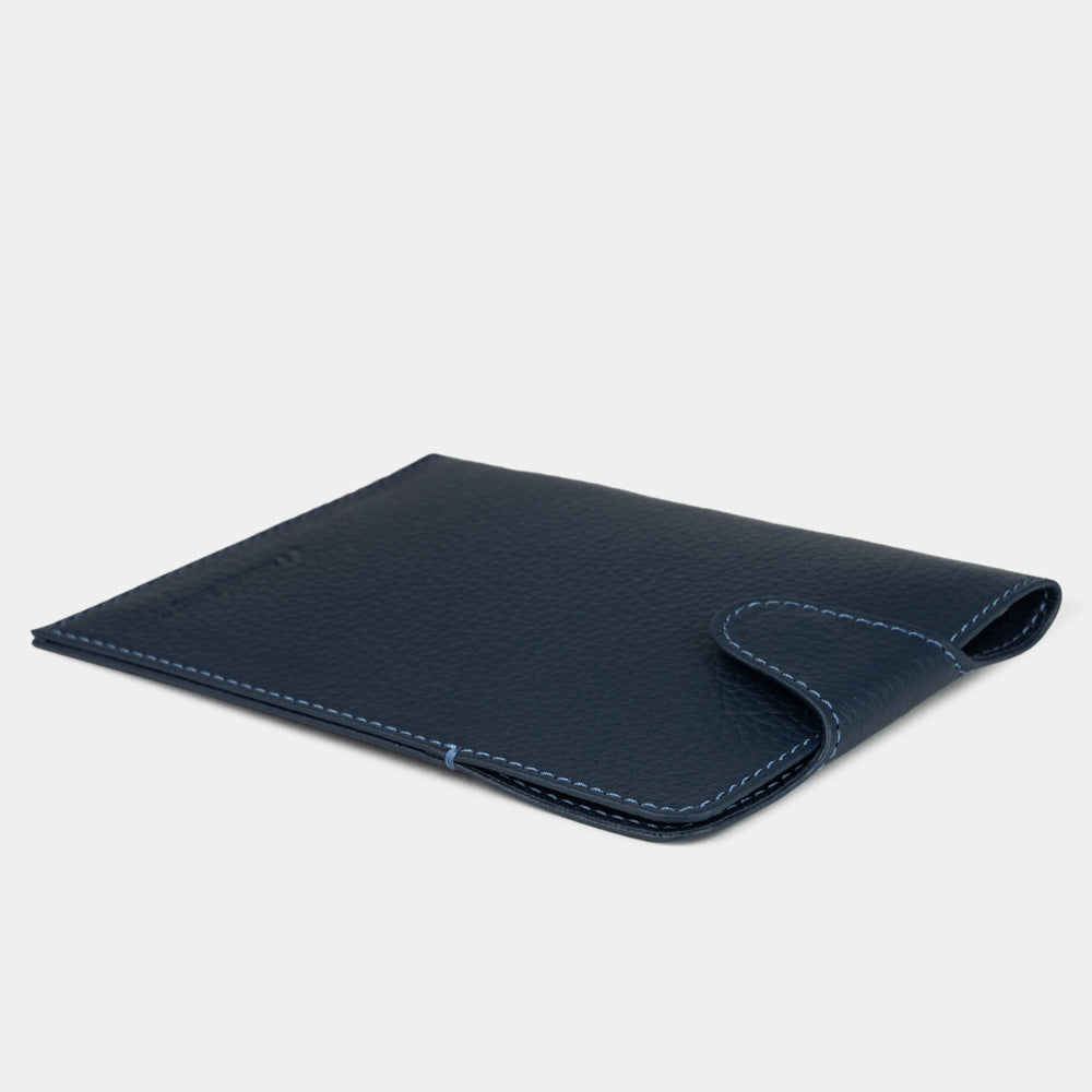 portapassaporto in pelle blu Londra