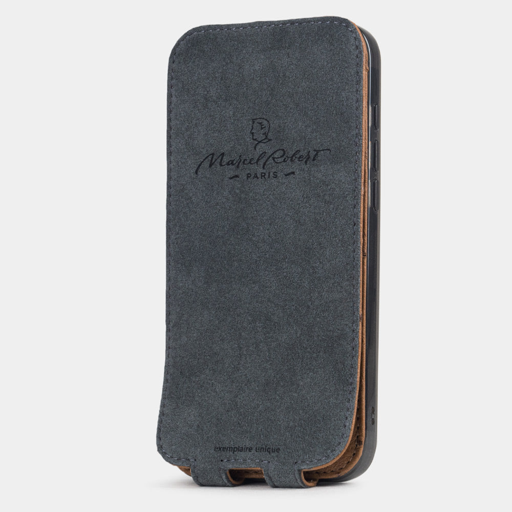 Gold Ostrich Case iPhone 17 Pro - interior view showing grey Alcantara lining with magnetic closure, designed to clean and protect the screen