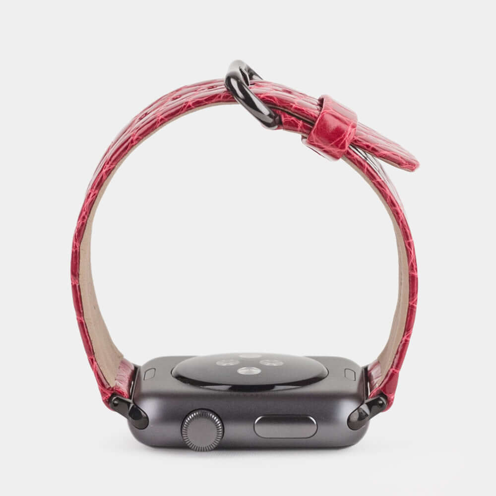 Correa para el Apple Watch 45/46 mm de piel de aligátor brillante en rojo, con adaptadores y hebilla negros | caja del reloj abajo para ver la textura del cuero, el forro interior y la hebilla