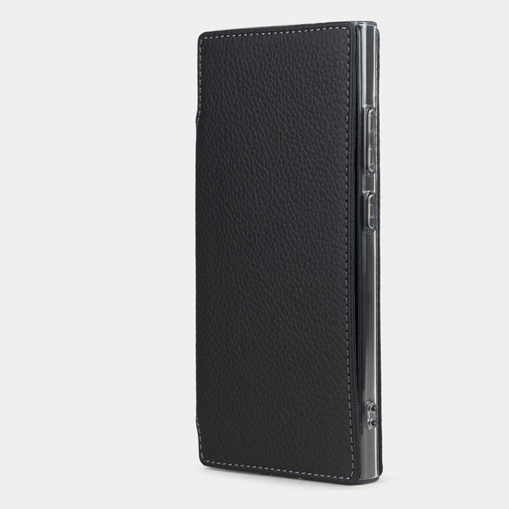 Kalfsleren walletcase Zwart voor Samsung Galaxy S24 Ultra – slank leren folio-hoesje gesloten, zijaanzicht