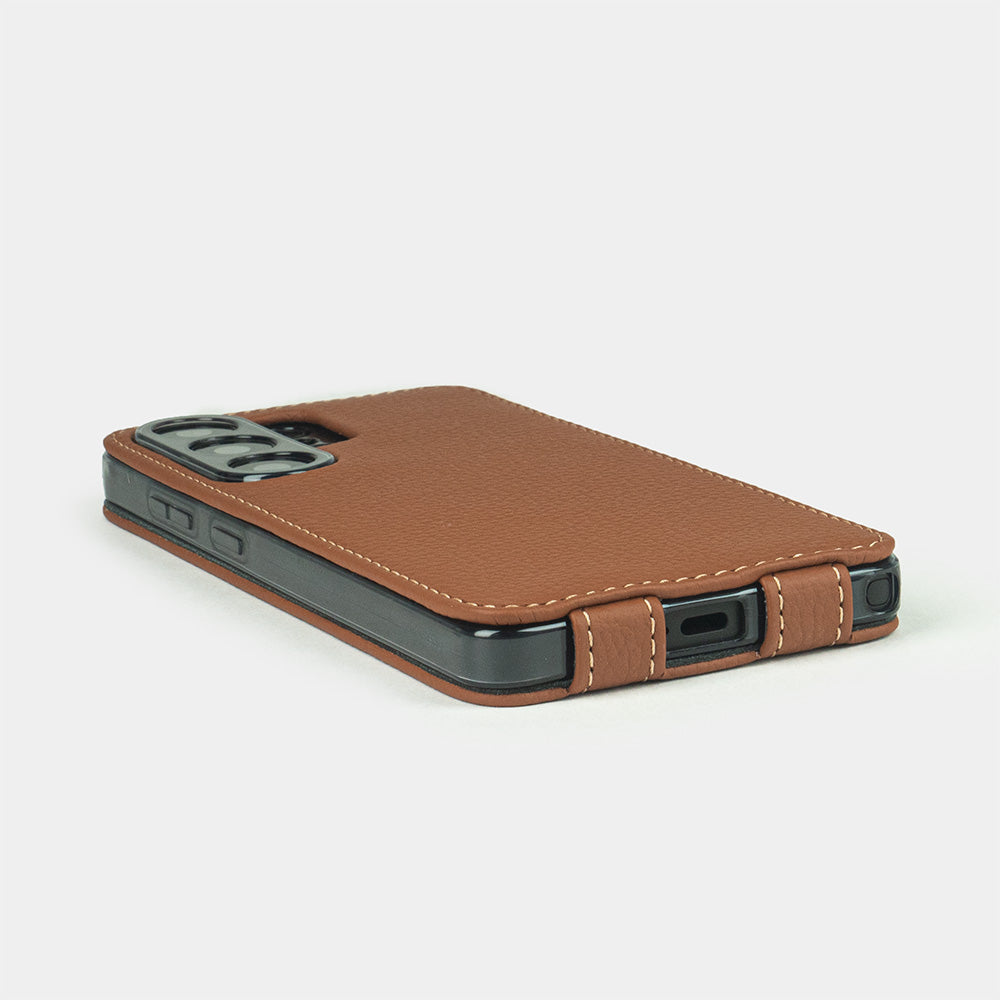 gold calfskin Case Samsung Galaxy S26 Ultra - flat side view displaying ultra-thin handcrafted design, USB-C port opening and lenses protection