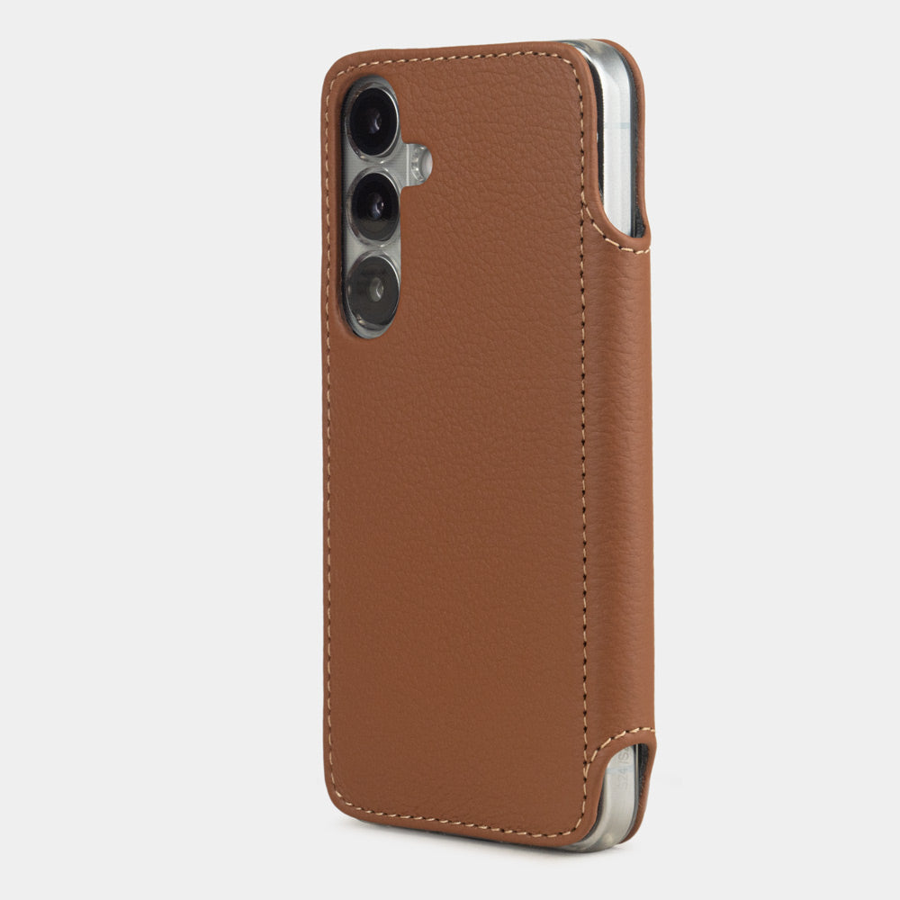 Funda cartera de piel de becerro Oro para Samsung Galaxy S24 – vista trasera mostrando el recorte preciso de la cámara y cómo se protegen eficazmente las lentes ópticas