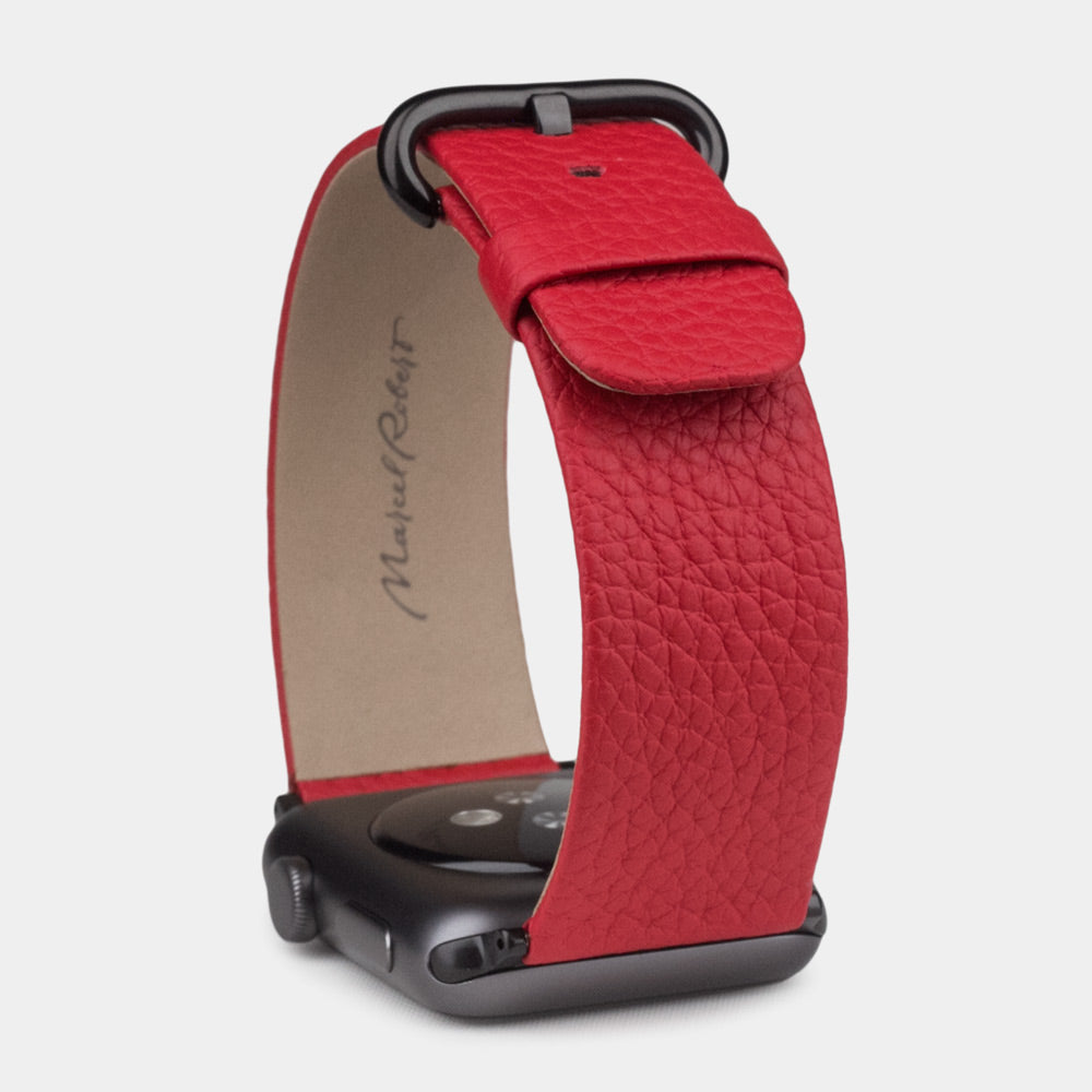 Armband für die Apple Watch 41/42 mm aus weichem genarbtem Kalbsleder in Rot, mit schwarzen Adaptern und Schnalle | Vorderansicht des um das Gehäuse geschlungenen Armbands