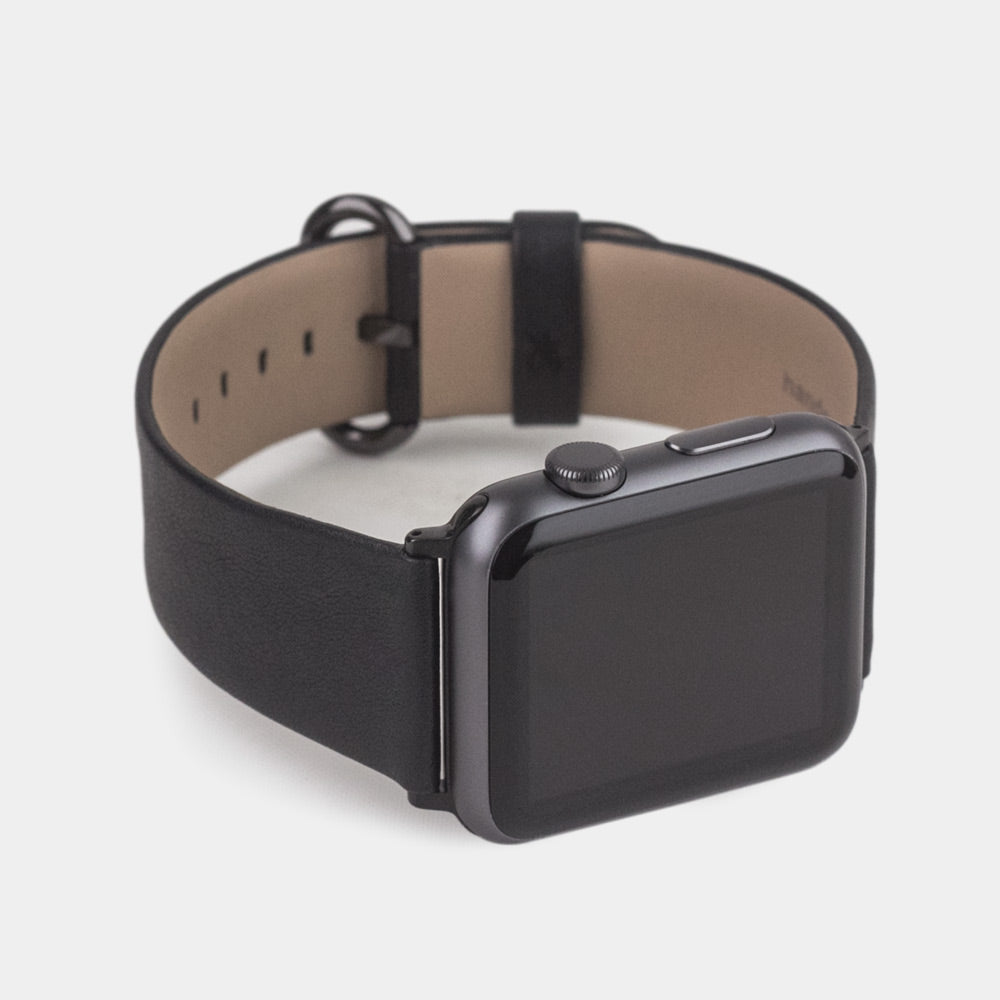 Cinturino per Apple Watch 45/46 mm in pelle di vitello liscia color nero, con adattatori e fibbia neri | vista di 3/4 per vedere la pelle della fodera interna