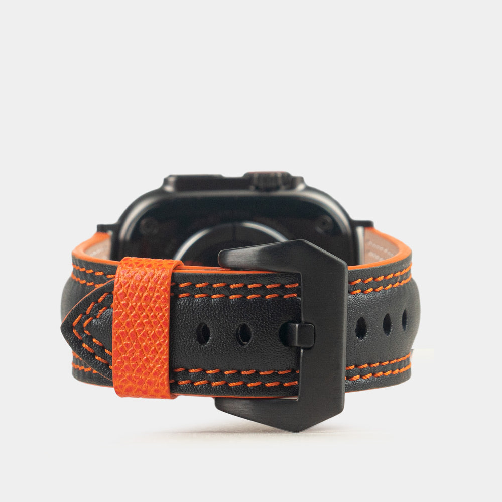 Correa de hombre para Apple Watch Ultra 49 mm en piel de becerro lisa negra con canto naranja y adaptadores en color negro - vista principal