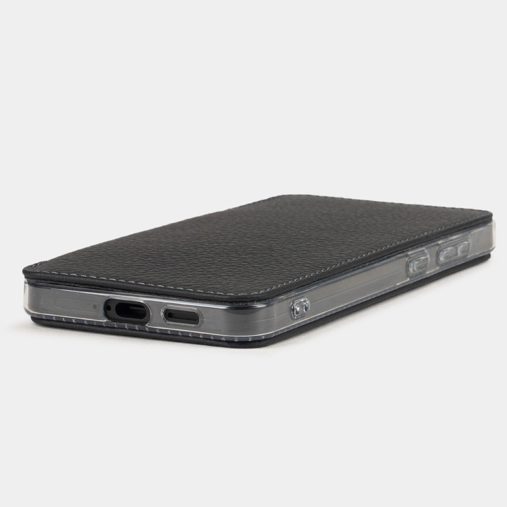 Funda cartera de piel de becerro Negro para Samsung Galaxy S24 – vista lateral plana con la abertura del puerto USB-C y lo fina que es esta funda cartera